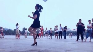 Цинцин шафл! (Китайская танцовщица танцует на площади) - Лучший город земли (кавер) - Стиляги Band