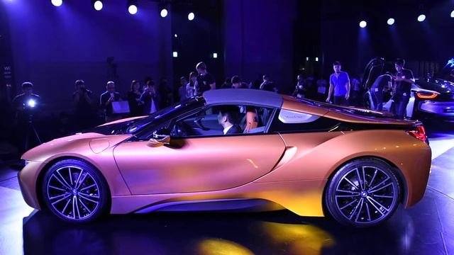 BMW I8 Roadster Roof Open & Close