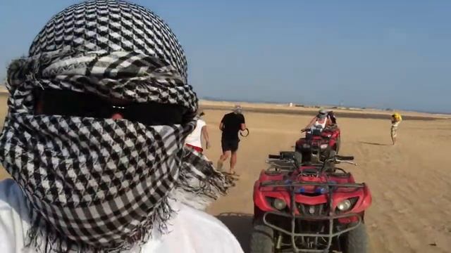 Хургада, октябрь 2011г. Стоянка на квадроциклах, пустыня.