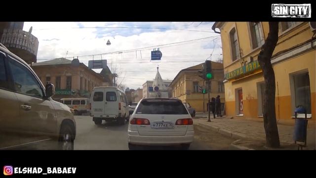 Автохам подрезает на глазах спецроты ДПС смотреть онлайн