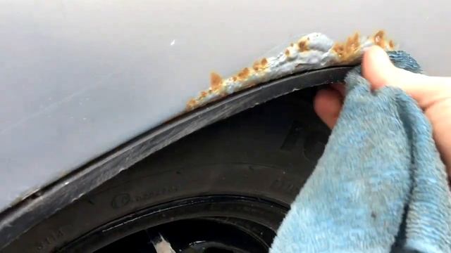 Как убрать рыжики, жучки, ржавчину с кузова автомобиля. С бюджетом 100 рублей?! смотреть онлайн