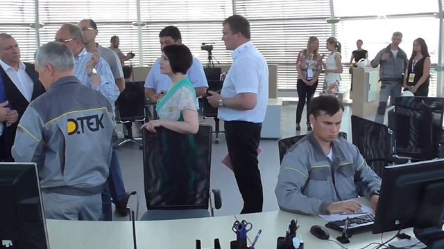 Председатель Запорожской ОГА Константин Брыль на пульте управления Ботиевской ВЭС смотреть онлайн