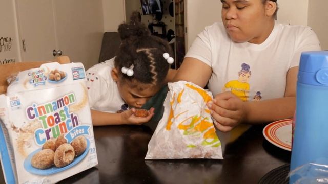 KREATIVE SISTERS TASTED Cinnamon toast crunch bites Taco bell cinnamon balls смотреть онлайн