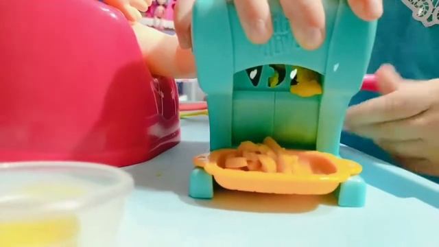 Распаковка Hasbro (Хасбро) / Кукла Hasbro BABY ALIVE Малышка и макароны с аксессуарами смотреть онлайн