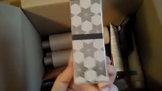 Заказ Avon 4 каталог 2018. Потертые джегинсы. Рюкзак "Николь" смотреть онлайн