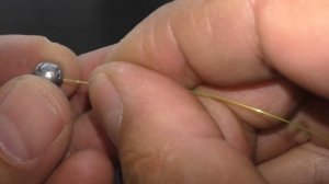 Как прицепить грузик- дробинку, чтобы не передавить леску.