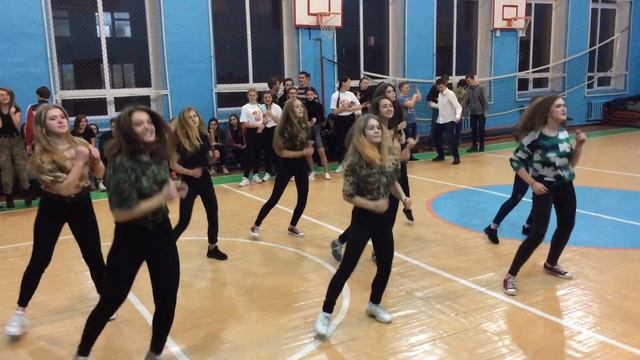 Флешмоб/2018/SKIBIDI/хіти 80-х/ 90-х смотреть онлайн