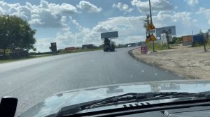 НОВЫЙ SUZUKI JIMNY С ПРИЦЕПОМ  ЛОДКОЙ И МОТОРОМ НА ТРАССЕ