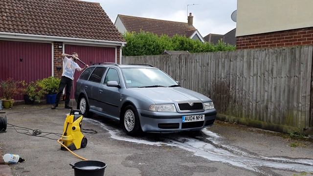 Car Wash timelapse: 2004 Skoda Octavia MK1 estate смотреть онлайн