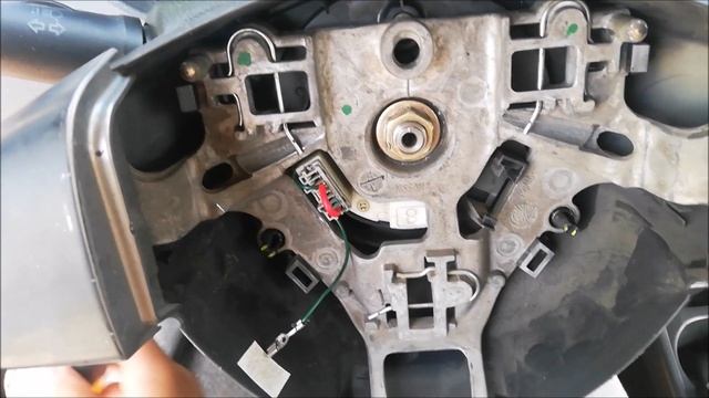 Quitar el volante de NISSAN TIIDA, SENTRA, VERSA fácilmente paso a paso. смотреть онлайн