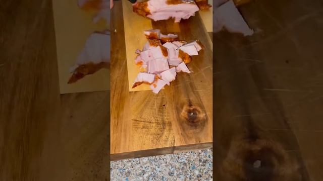 Копчённая курица с грибами в сметаной соусе смотреть онлайн