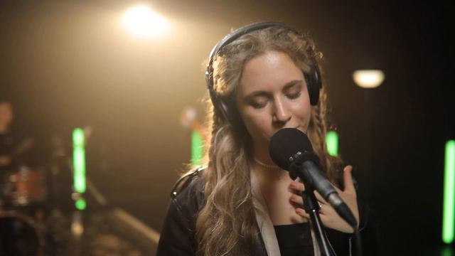 VIDEOGAMES #1 KIRA KABIROVA - GREEN GARDEN (LAURA MVULA COVER) смотреть онлайн