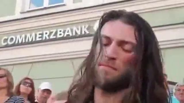 Потрясающая игра на гитаре! смотреть онлайн