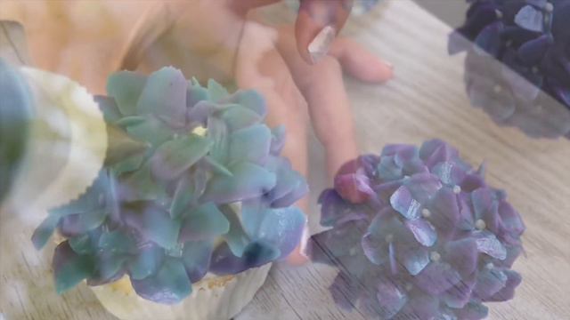 วิธีบีบดอกไฮเดรนเยีย Hydrangea | ButtercreamFlowerCupcake | yingflowercake смотреть онлайн
