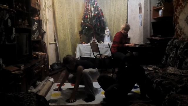 Играем в твистер смотреть онлайн