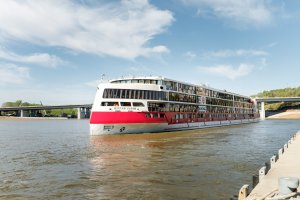 Первый судозаход т/х "Мустай Карим" в г. Уфа