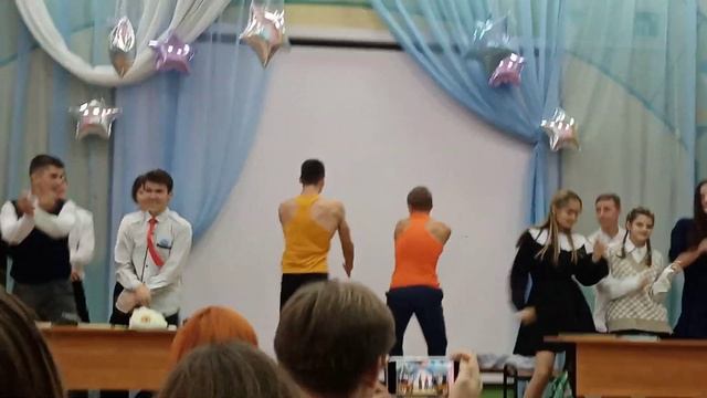 Выступление 9-х классов на день учителя, танец, сценка смотреть онлайн