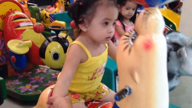 Coin Drop Kiddie Ride | Arcade Fun Playtime смотреть онлайн