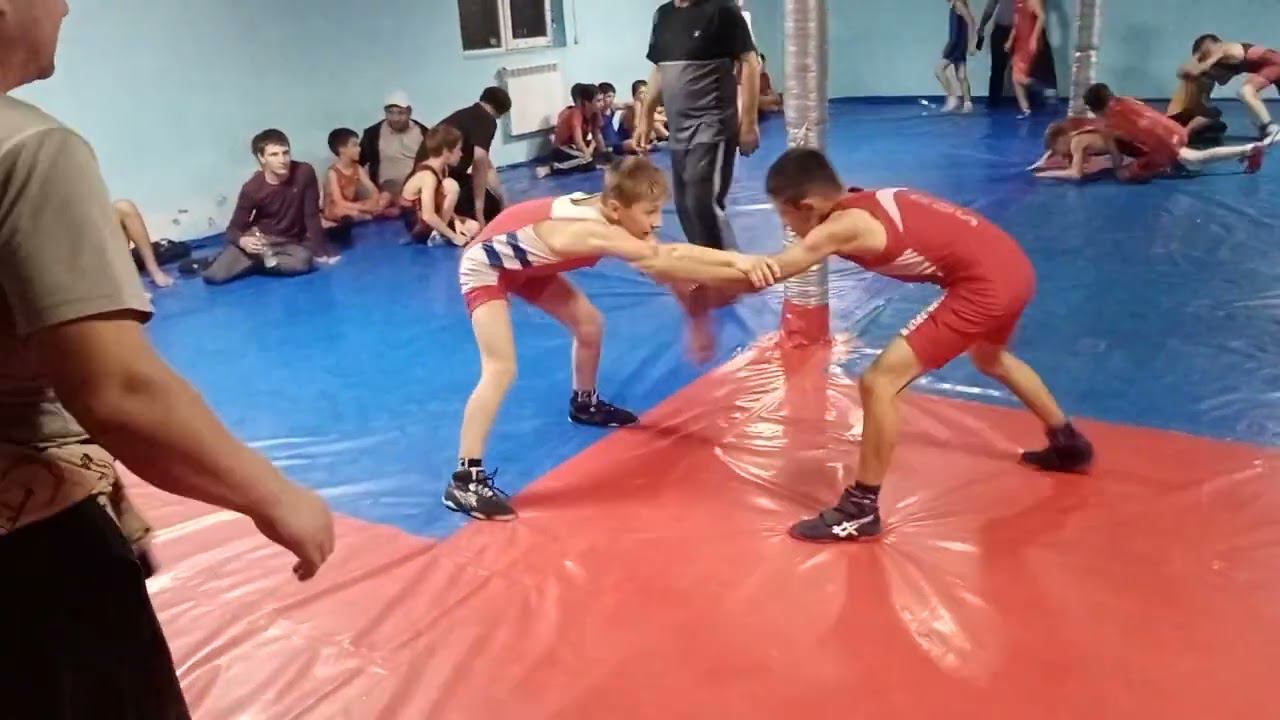 На ковре:Тажудинов Магомед Алиевич-ученик 7-а кл. ГКОУ РД "Караузекская СОШ". Караузек-28.09.2023 г. смотреть онлайн