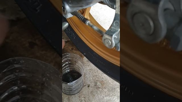 Gear oil change.yamalube to honda click. смотреть онлайн