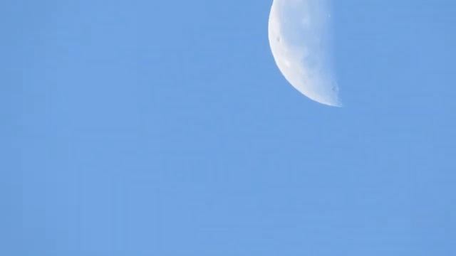 ЛУНА В НЕБЕ УТРОМ! СНЯТО НА МЫЛЬНИЦУ CANON POWERSHOT SX430 IS смотреть онлайн