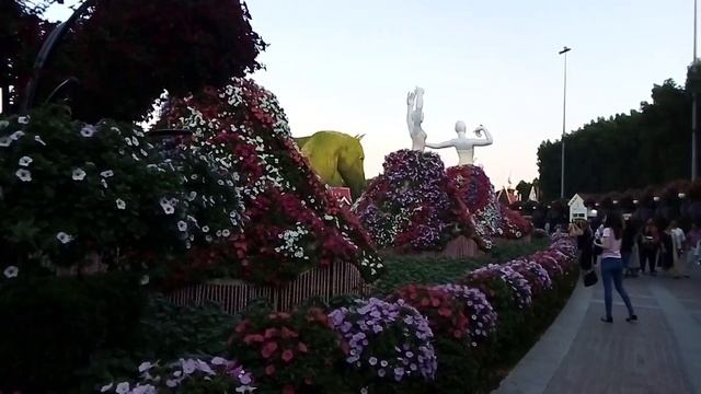 Парк цветов в ДУБАЕ ( Арабские Эмираты ) Dubai Miracle Garden दुबई चमत्कार गार्डन смотреть онлайн