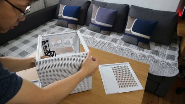 Thermaltake Core V1 Snow Edition unboxing and review