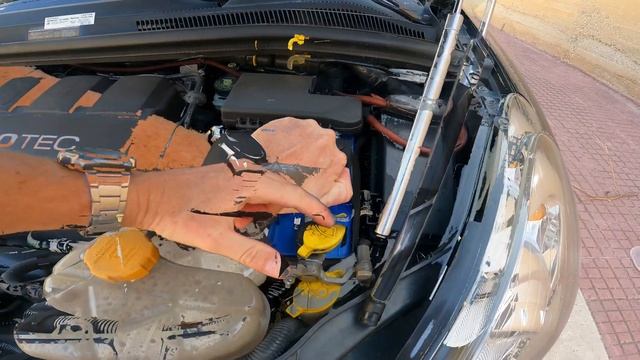 Guida Passo Passo Come Alzare e Abbassare il Finestrino della Opel Corsa D con il Telecomando смотреть онлайн