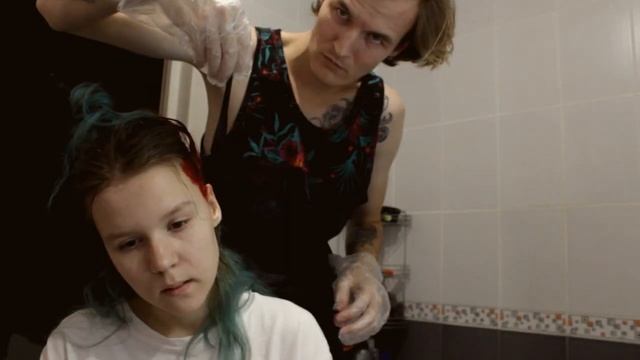 ✨наносим красную тонику на синие волосы✨ смотреть онлайн