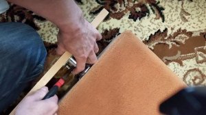 Как открутить деревянный подлокотник с дивана.