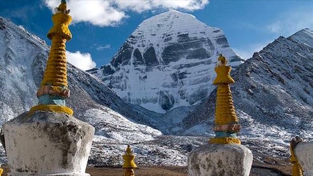 Загадочное Отверстие Открылось на Тибетской Священной Горе Кайлас: Портал для НЛО или Вход в Шамбал смотреть онлайн