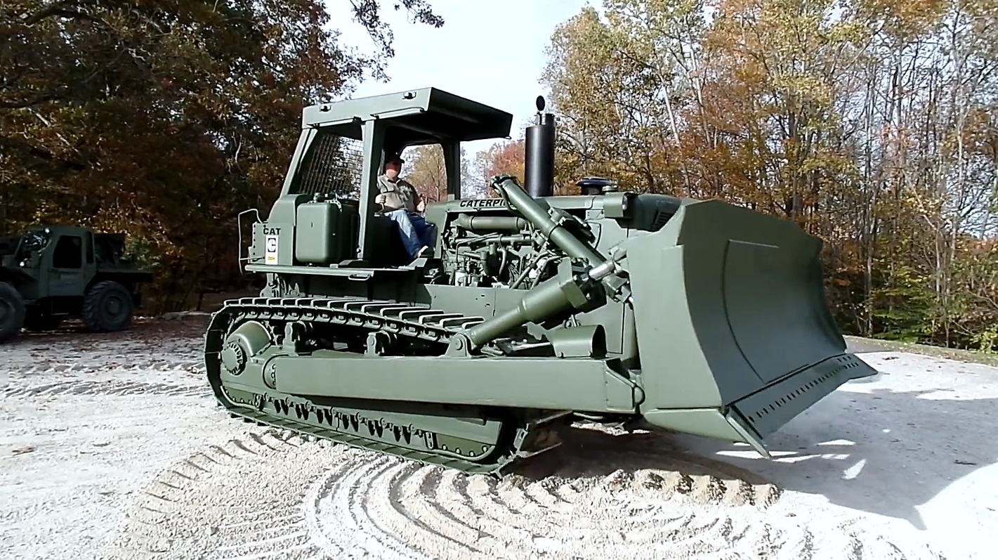 Обзор Caterpillar 1975 года (военный). Масса 37 800 кг, мощность - 338 л.с. смотреть онлайн
