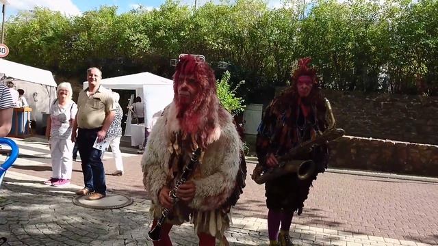 Walkact Hühner Chickens Уличное шоу Курицы Idar-Oberstein Germany смотреть онлайн