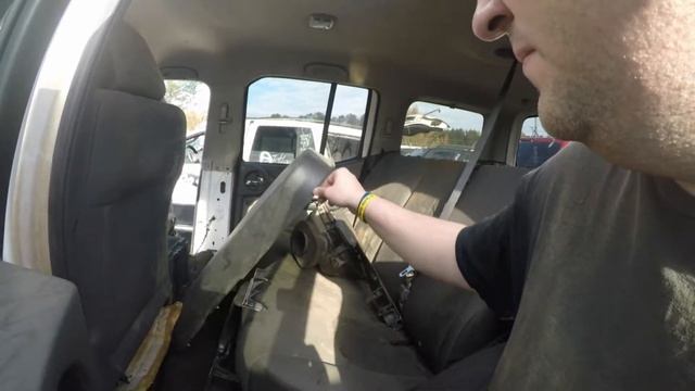 S1E17: More Junkyard Wandering Smashed Kia Soul and Honda Pilot Vlog 11/07/2017 смотреть онлайн