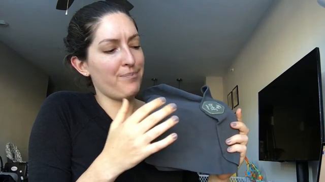 Trtl Travel Pillow Review - Best Pillow For The Middle Seat?
