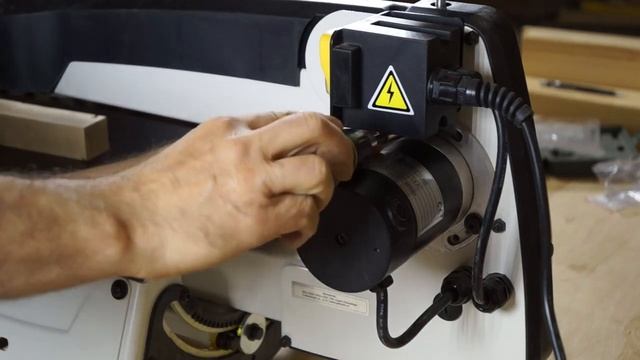 Обзор профессионального лобзикового станка. Подробно с демонстрацией работы смотреть онлайн