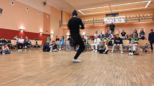 Austrian Breaking Cup 2022 | 1vs1 BBoy | TOP16 – Mars -VS- Guti смотреть онлайн