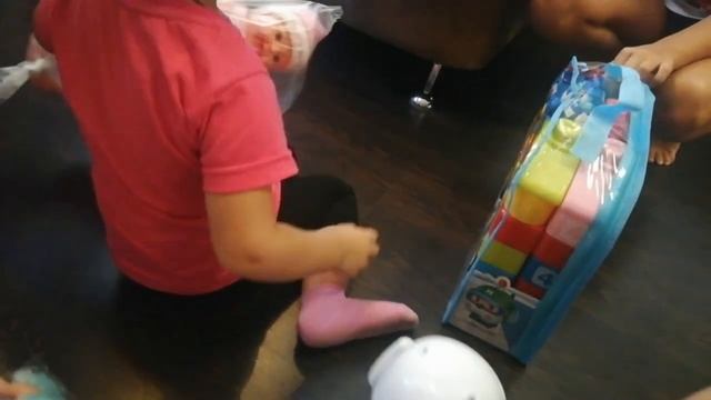 Софии исполнилось 2 годика!?? Испугалась собачку которую ей подарили на день рождения! ?✌️ смотреть онлайн