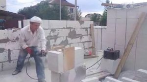 распил газобетона D600 сабельной пилой