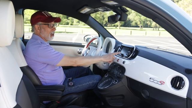 Steve Schaefer reviews the 2016 Fiat 500e смотреть онлайн