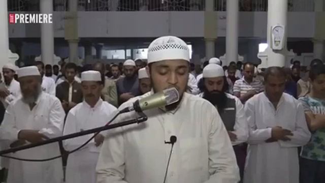 Молодой парень из Туниса очень красиво читает из священного Корана смотреть онлайн