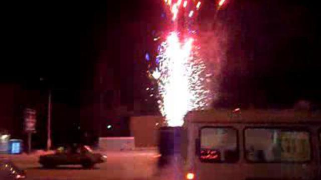 Фейерверк возле ресторана Шафран в Смоленске смотреть онлайн