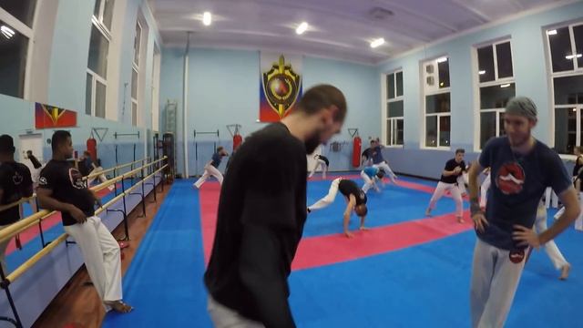 Первый день семинара с Mestre Bola (часть 3) подростки и взрослые 18+ капоэйра, смотреть онлайн