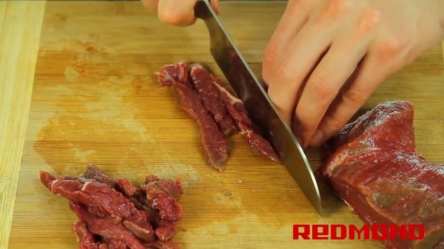 Мультиварка Redmond RMC M4502 Бефстроганов смотреть онлайн