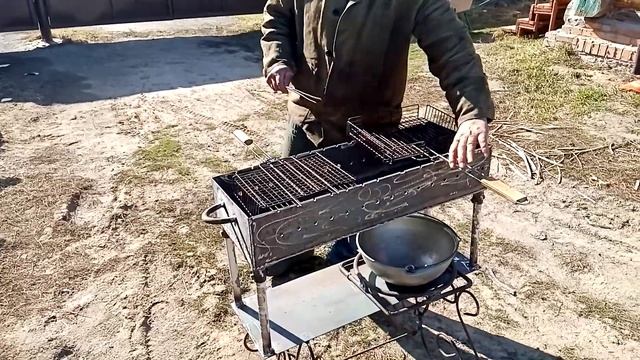 Сделал под заказ мангал с узорными ножками из арматуры, со съёмной стойкой под казан. смотреть онлайн