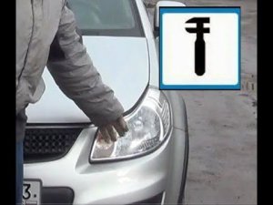 Замена лампы передних габаритов (W5W) на Suzuki SX4.
