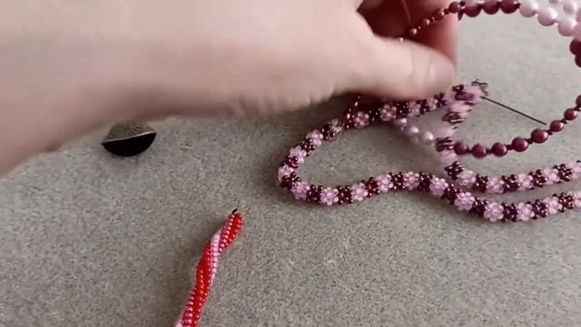 Колье. Из бисера и бусин. смотреть онлайн