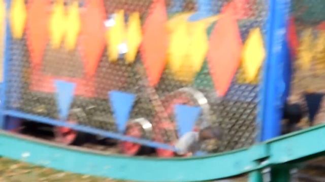 Белка бегает по аттракционам смотреть онлайн