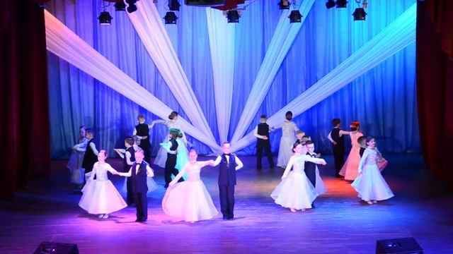 Театр танца "Восторг" - "Первый вальс", МБОУ ДО ДДТ г. Западная Двина, хореография смотреть онлайн