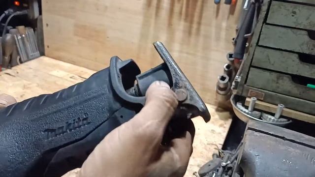 Máy cưa kiếm cầm tay pin Makita hàng bãi смотреть онлайн